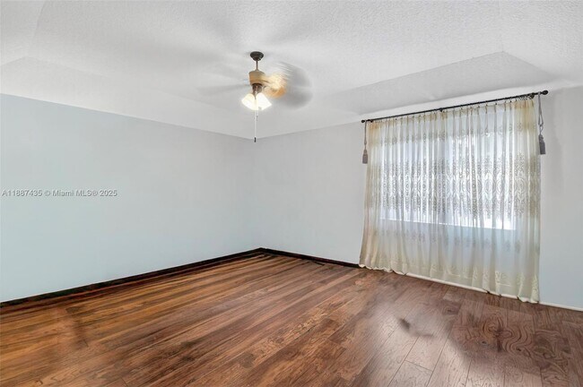 Building Photo - 11698 Briarwood Cir