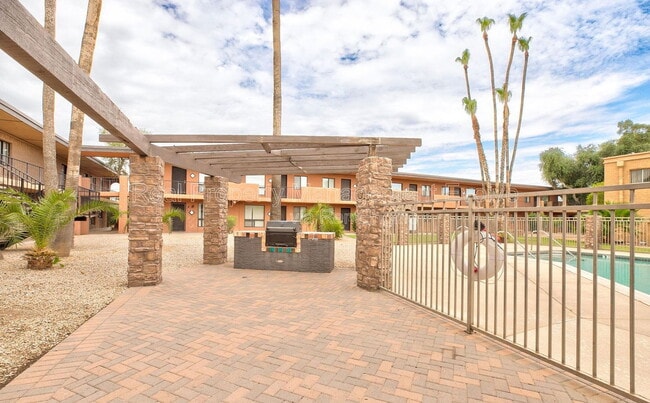 Building Photo - 7110 E Continental Dr