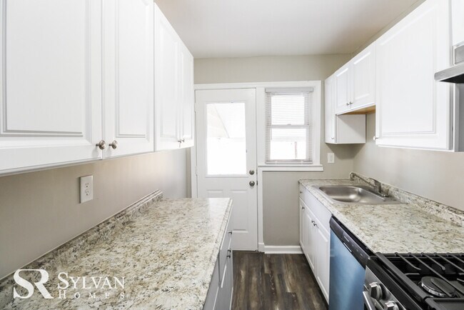 Building Photo - Nice 4BR 1.5BA Brick Home