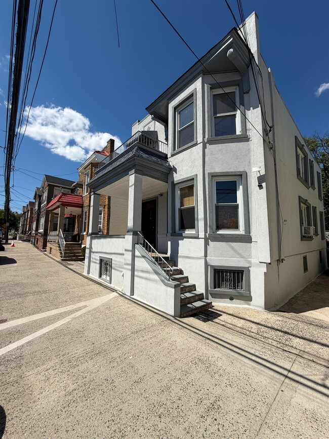 Building Photo - 214 72nd St