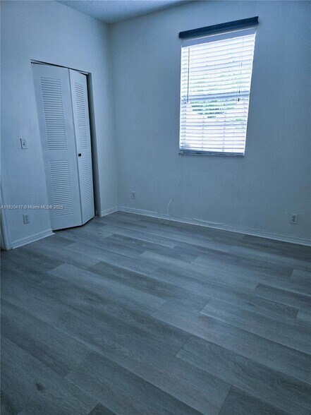 Building Photo - 1210 Sorrento Dr