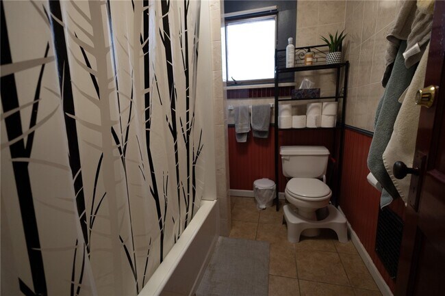 Building Photo - 610 Mitchell St