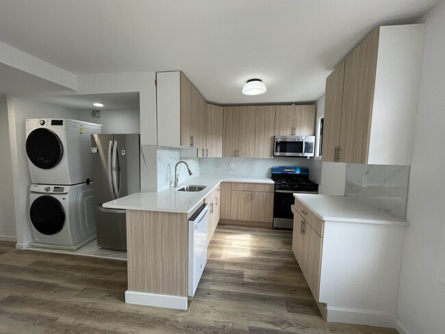 Building Photo - 416 10TH St