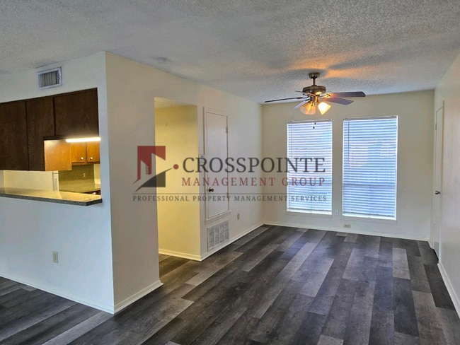 Building Photo - Schedule Your Tour Today! Newly Updated 2/1.5 Townhome in Longview