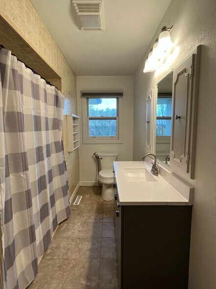Main Bathroom - 5727 E Freedom Ln
