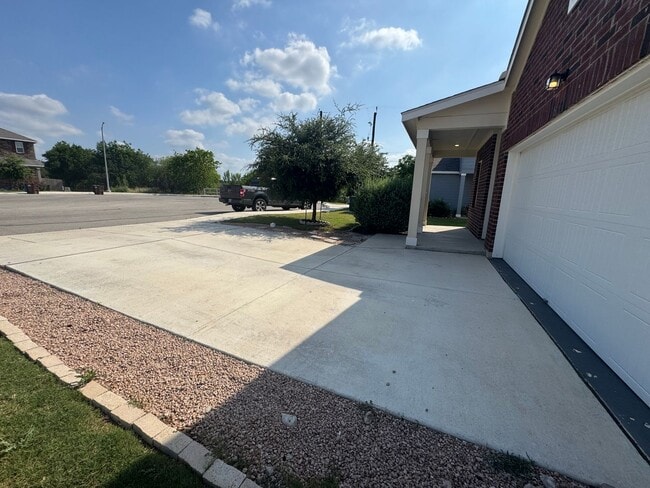 Building Photo - Spacious 4 Bedroom 3 Full Bath home in the Liberte Community!
