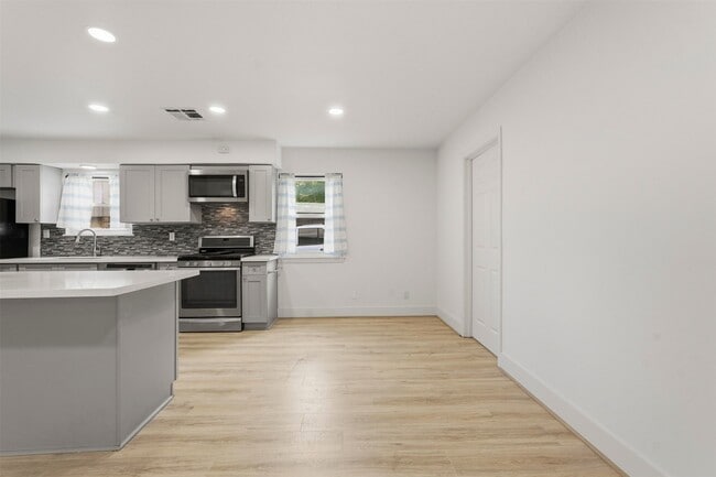 Building Photo - 1219 Wisterwood Dr