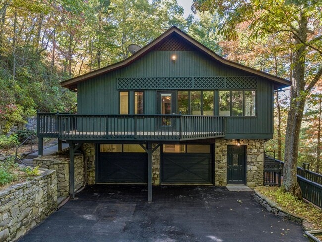 Building Photo - Central AVL - Large Custom Built Home with...