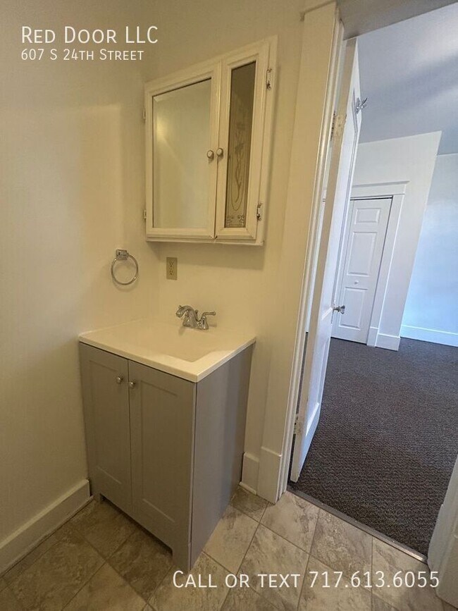 Building Photo - 607 S 24th St