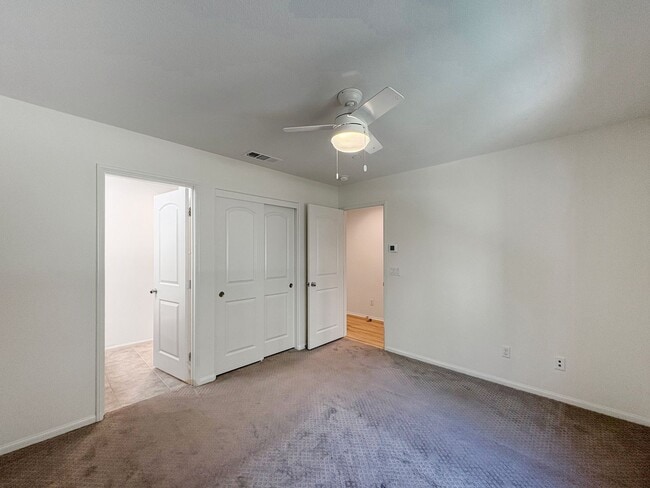 Building Photo - Beautiful 4B/3BA Vista Home w/ Pool & Mode...