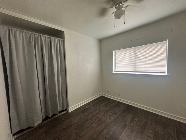 Building Photo - 4001 Colonial Sun Dr