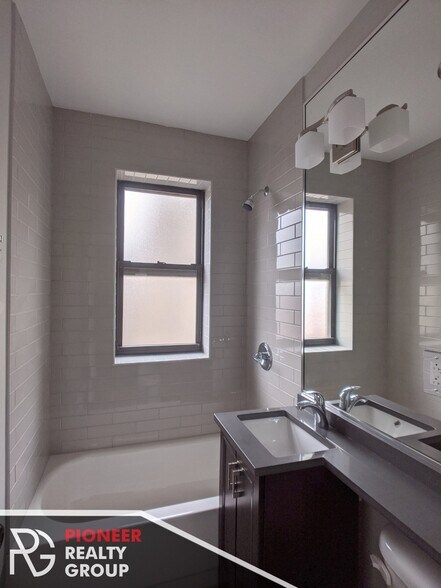 Building Photo - 419 W Belden Ave