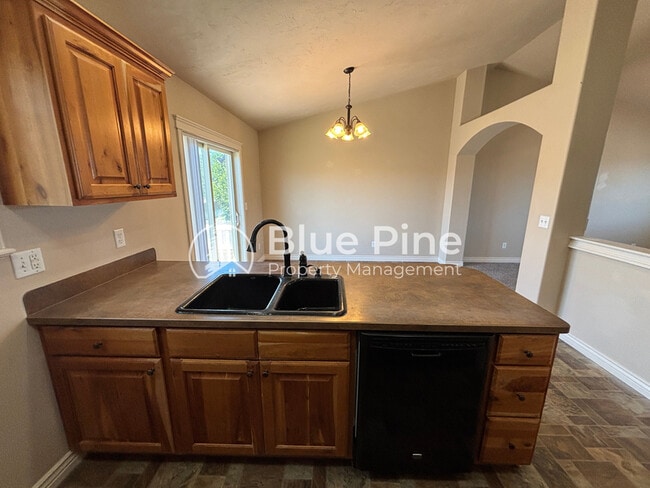 Building Photo - 1207 N Drystone Dr