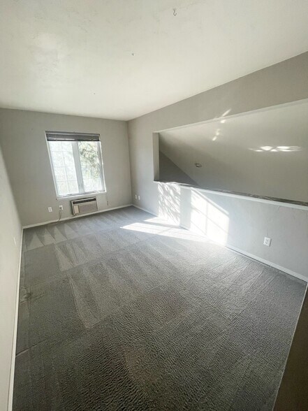 Building Photo - 2453 N Lynndale Dr