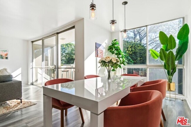 Building Photo - 1015 Kings Rd