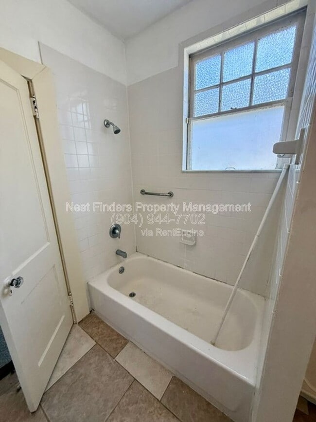 Building Photo - 2309 College St