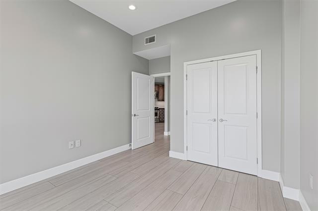 Building Photo - 500 Throckmorton St