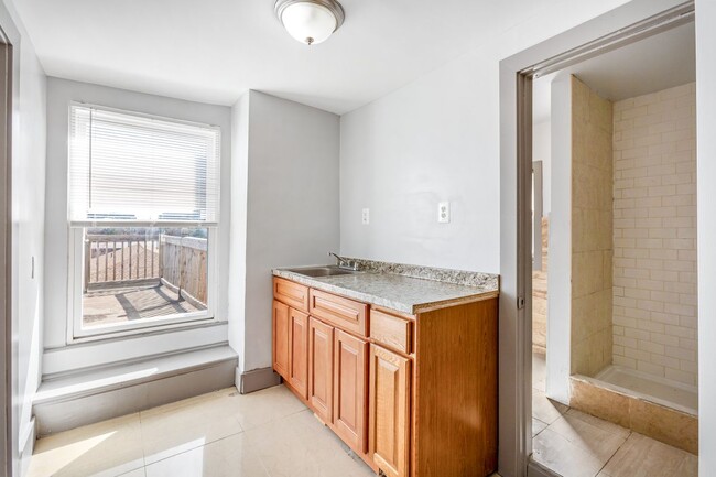 Building Photo - 154 N 14th St
