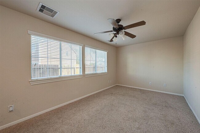 Building Photo - 3302 Clearview Cir