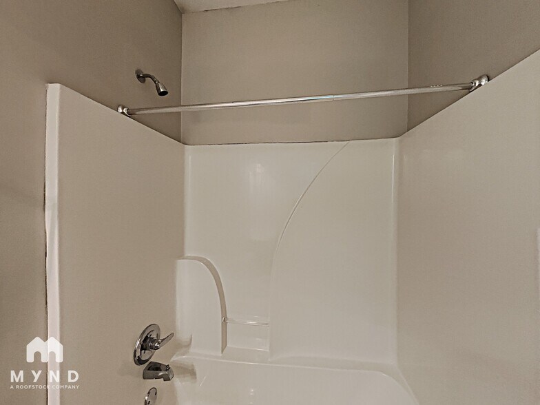 Building Photo - 183 Herring St