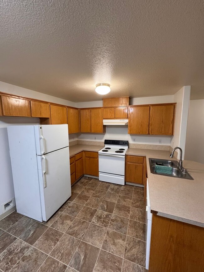 Building Photo - Spacious 3-Bed, 2.5-Bath Duplex for Rent in Longview