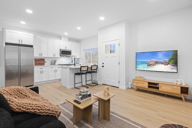 Building Photo - Brand new!