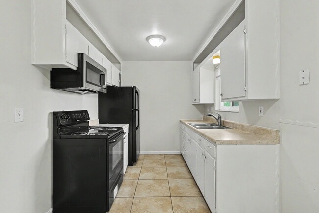 Building Photo - 1731 Auburn Dr