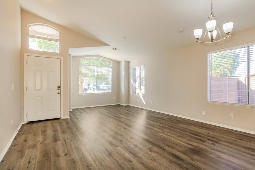 Building Photo - 8234 W Pima St