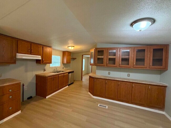 Building Photo - 22091 Bowden Dr