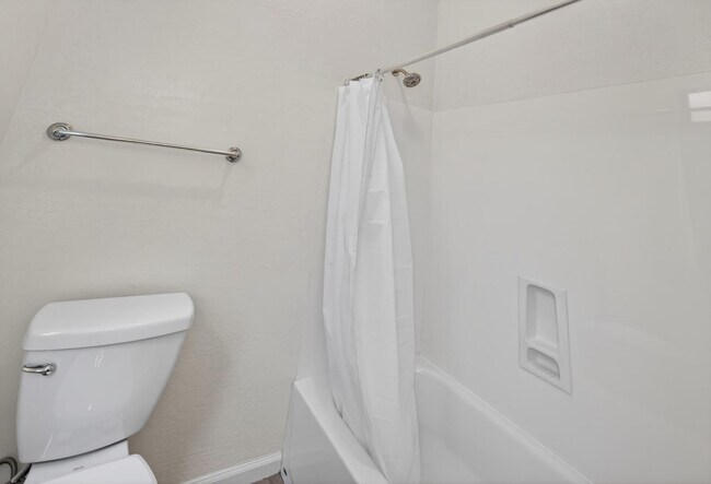 Building Photo - 4385 S Crosscreek Dr