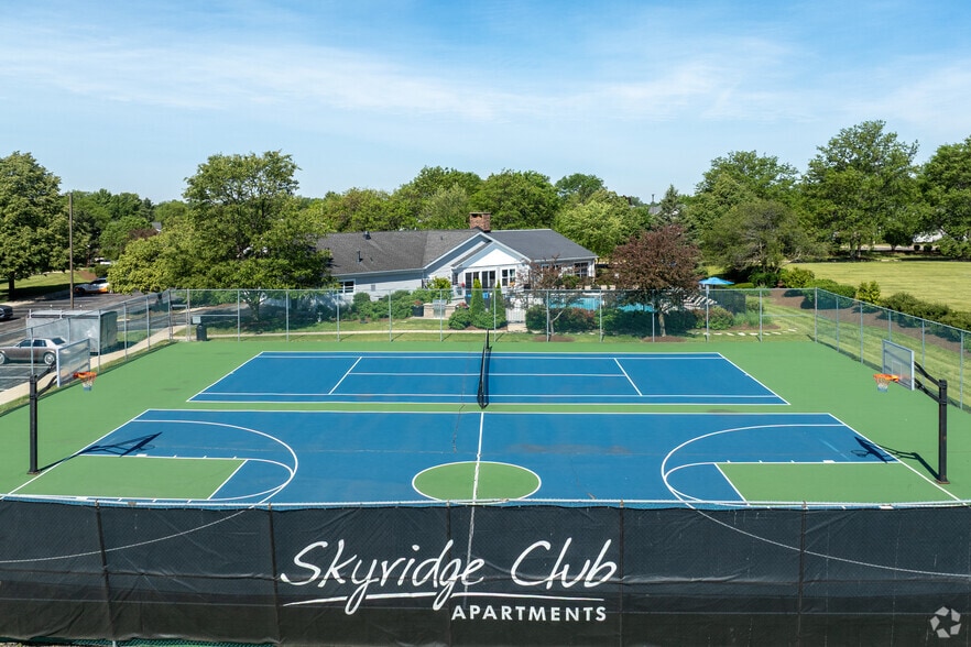 Tennis Court, Basketball Court - Skyridge Club Apartments