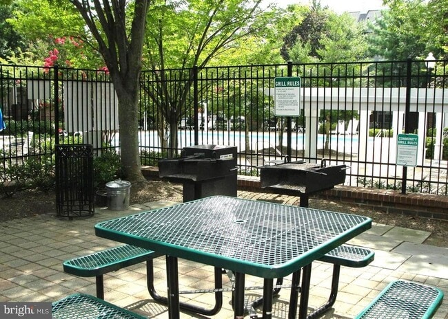 Building Photo - 20311 Beechwood Terrace