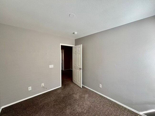 Building Photo - 2376 Summer Home St