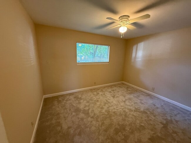 Building Photo - 611 Fairview Dr