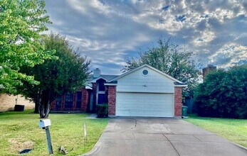 Building Photo - 810 Trevor Way