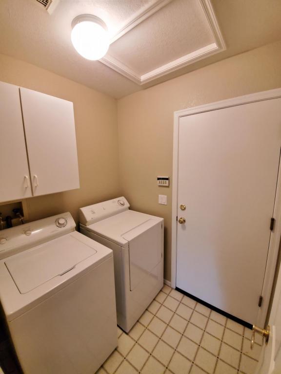 Building Photo - 6591 W Blythe Pl