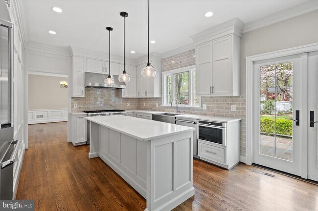 Building Photo - 4905 Dorset Ave