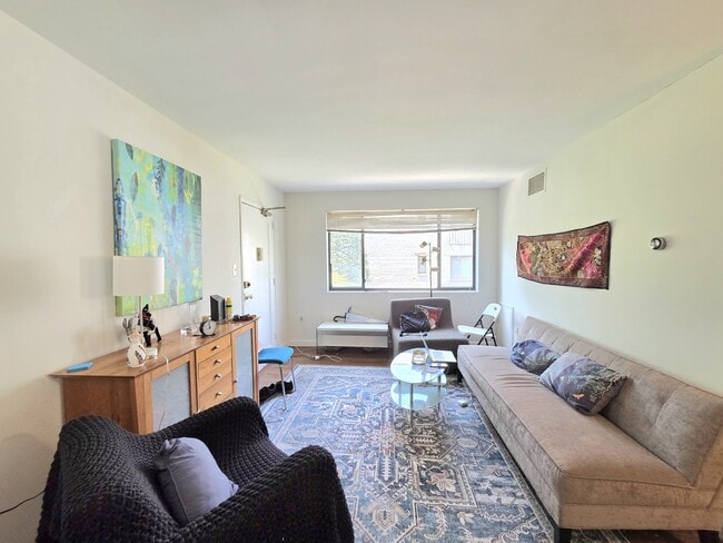 Building Photo - 3821 Davis Pl NW