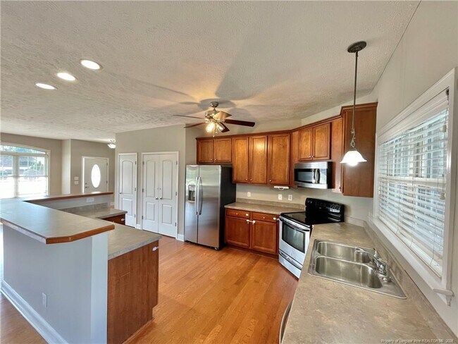 Building Photo - 108 Canyon Ct