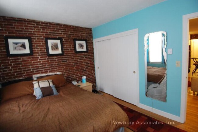 Building Photo - 94-96 Tyler St. Unit PH