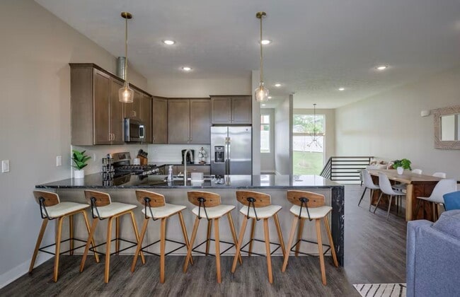 Building Photo - Fully Furnished Modern 3BR Retreat | Penthouse + Skyline Views