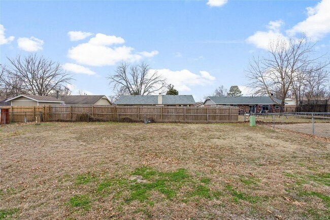 Building Photo - 417 W Birmingham St