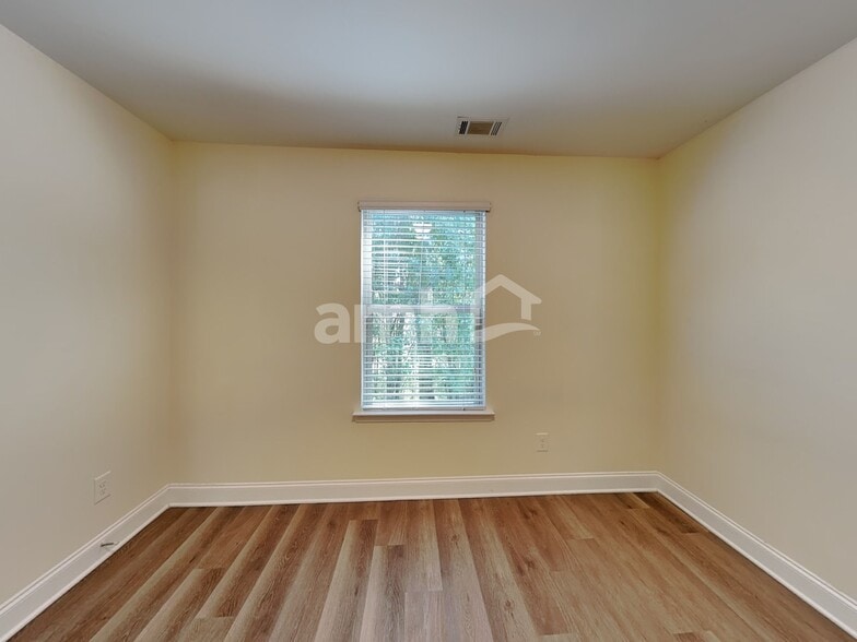 Building Photo - 2474 Beal St
