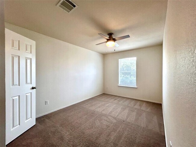 Building Photo - 3400 Etheredge Dr