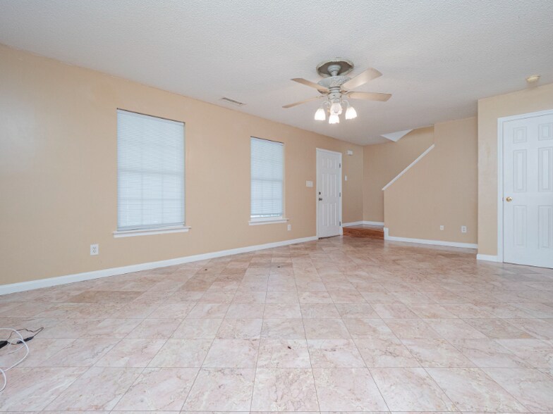 Building Photo - 4712 Silverdene St