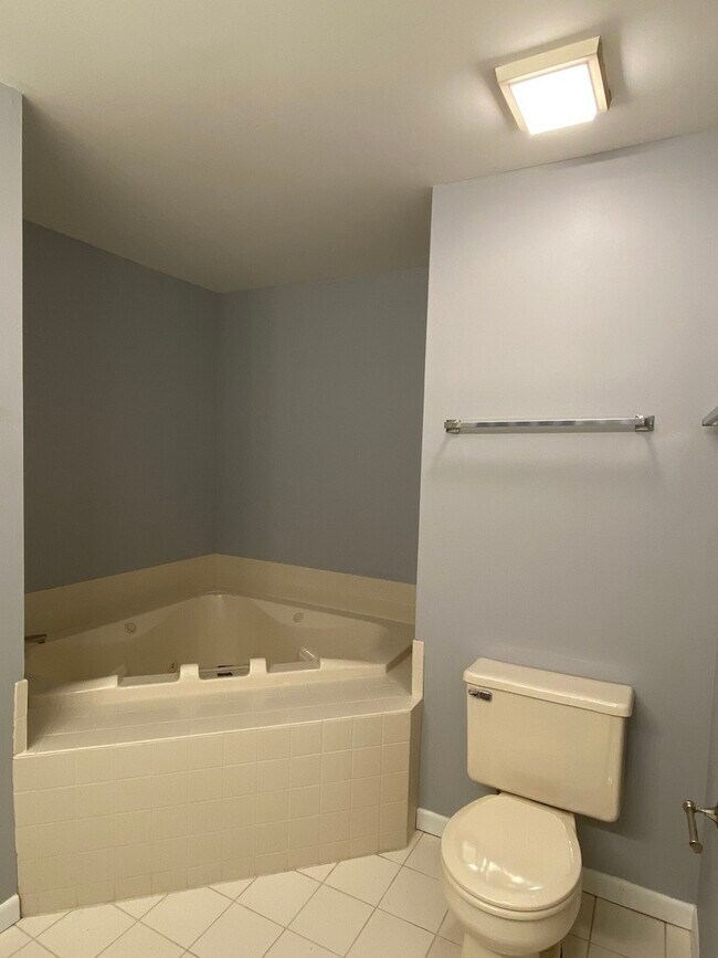 Building Photo - 5S510 Scots Dr