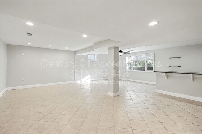 Building Photo - 3107 Valley Ln