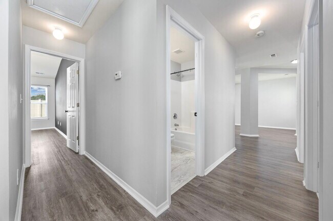 Building Photo - 1006 Post Oak Ct