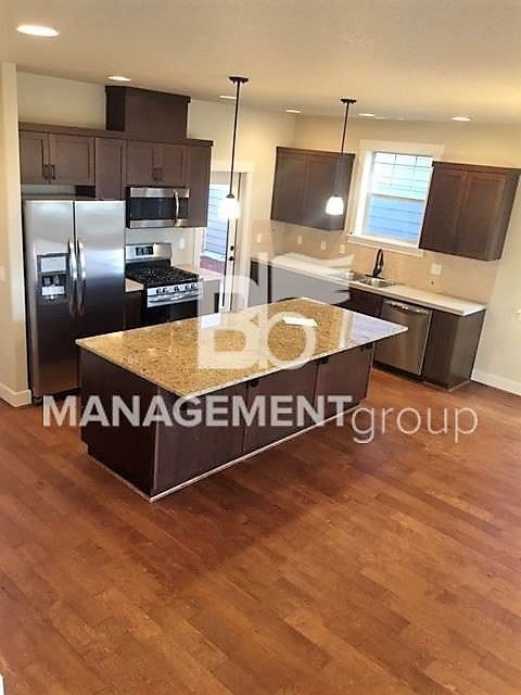 Building Photo - Beautiful Home in Bethany/NW Portland with Full access to Pool & Rec Center!