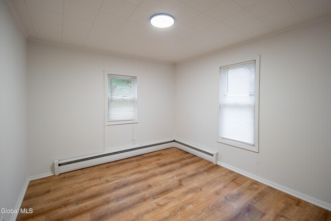 Building Photo - 37 Undine St